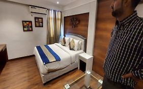 Hotel Meenakshi Palace